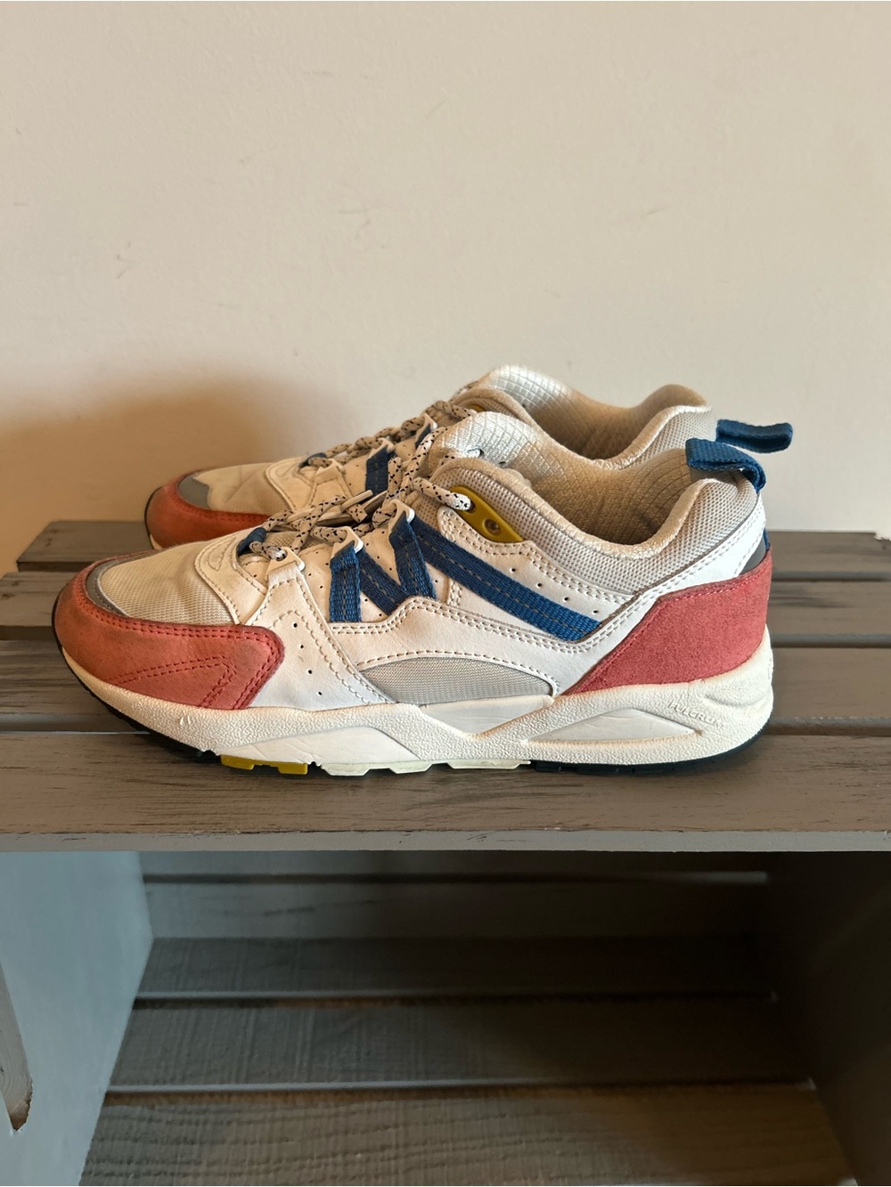 Karhu Fusion 2.0 in Tea Rose/White/Blue Women’s Sneakers Sz 6 F804102